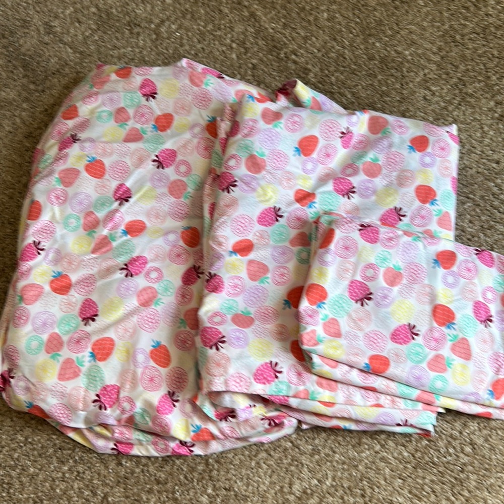 Pillowfort twin size sheet set. Top sheet, fitted sheet, and one pillowcase.